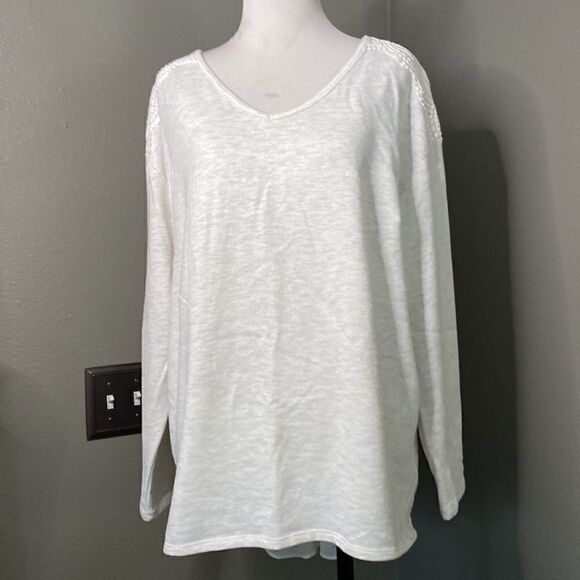 Westport Knit Long Sleeve Top Lace back Detail Oatmeal Heather Color - Picture 1 of 10